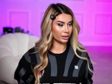 evazane — Curves that hypnotize, a smile that melts! Fav levels 22/99/111/333 - Multi Goal: Squirt timeeee [1112 tokens left] #bigass #bigboobs #squirt #anal #latex