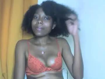 Freechat layannek on Chaturbate