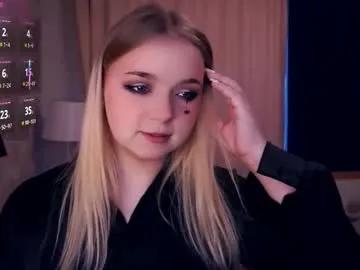leotafredericks — GOAL: make my ass shine with oil [188 tokens remaining] Hey, I'm Lora! Welcome to my room! #18 #new #shy #curvy #cute