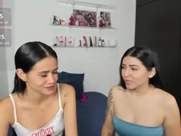 Freechat marianaandvalen on Chaturbate