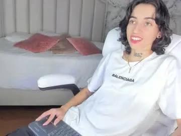 shantal_thompson21 — Goal: BIG SQUIRT  #tomboy #skinny #strapon #bigpussylips #anal [621 tokens remaining]