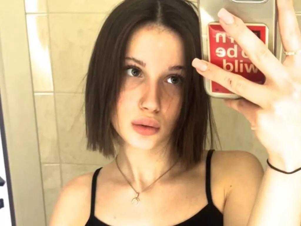AsaCrystal on LiveJasmin
