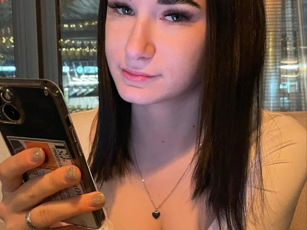 LilyGrows on LiveJasmin