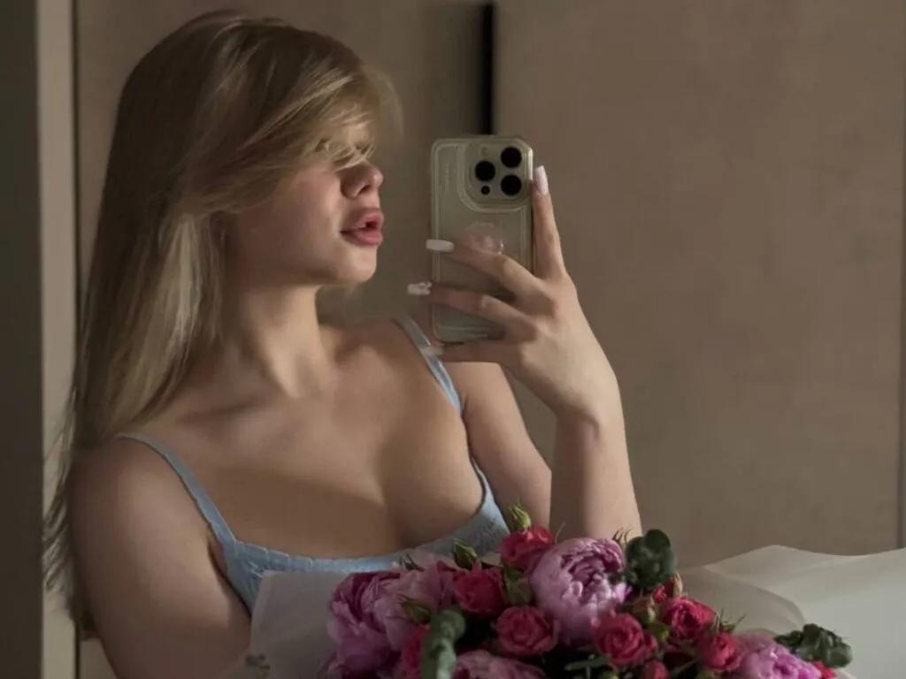 SarraFloli on LiveJasmin