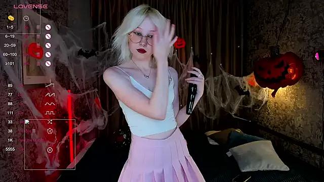 Freechat AlettaEve on StripChat