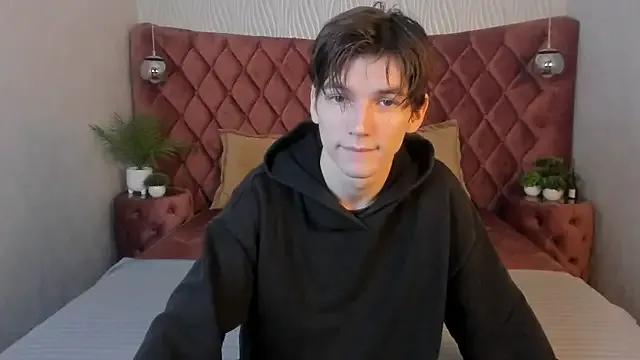 StripChat alfred_joness  is Freechat  alfred_joness — off t-shirt  5 min