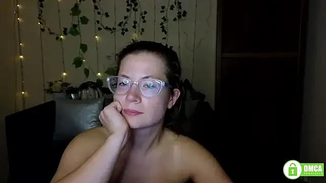 Avatar of Alicia_redfollow