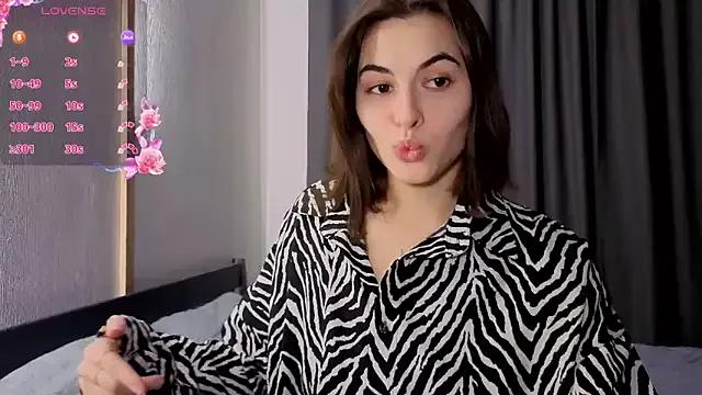 StripChat AmeliaStarfield  is Freechat  AmeliaStarfield — Tease with neck