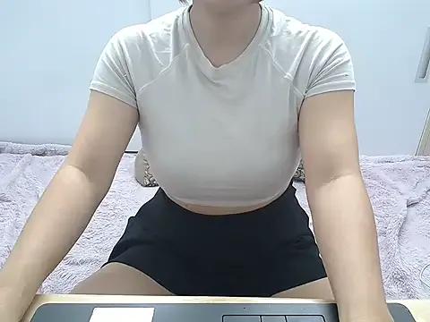 Avatar of Amiee_Showhottie