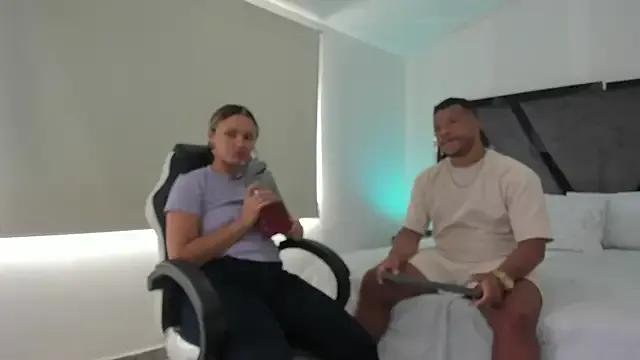 AnnieAndStefan on StripChat 