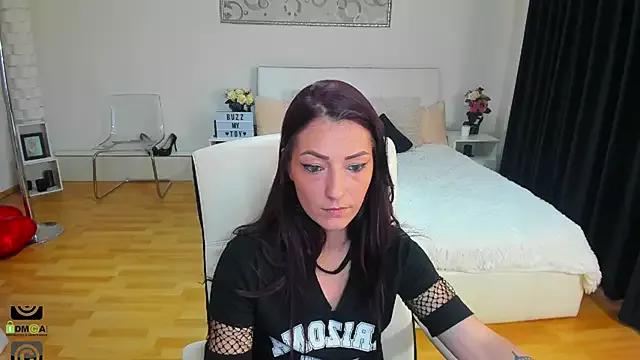 AnyaHills on StripChat 