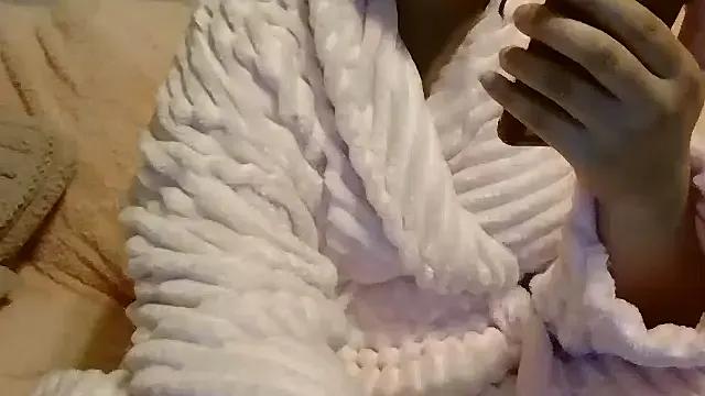 Freechat beautylovess on StripChat