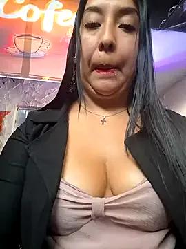 Bella_keny on StripChat 