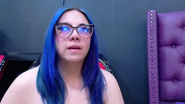 BellaBarness — Worship and lick my feet