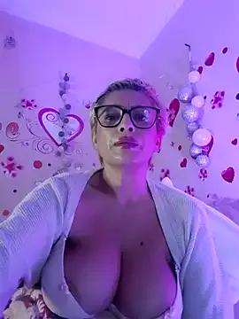 Freechat BellaBellaHot on StripChat