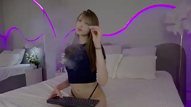 BellaSecrett on StripChat 