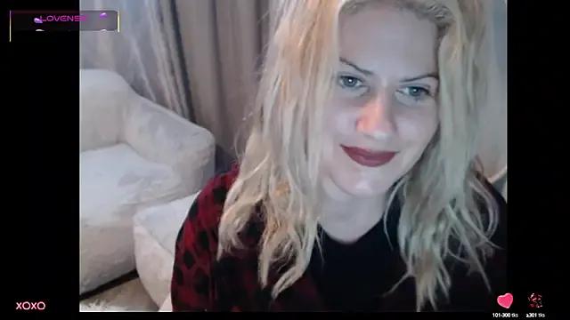 BellaStar84 on StripChat 