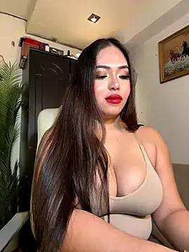 Freechat BigDominaMia on StripChat
