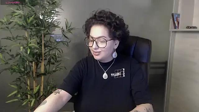 Freechat BustyAllyy on StripChat