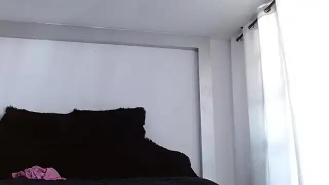 Freechat caroline_spanky on StripChat