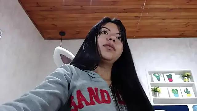 Freechat CarolineBrunx on StripChat