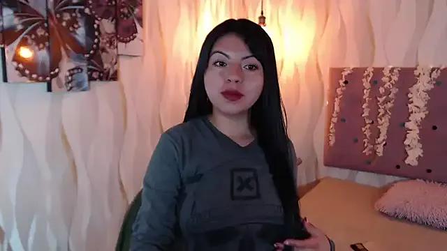 Freechat CarolineBrunx on StripChat