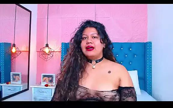 Freechat CloeStron on StripChat