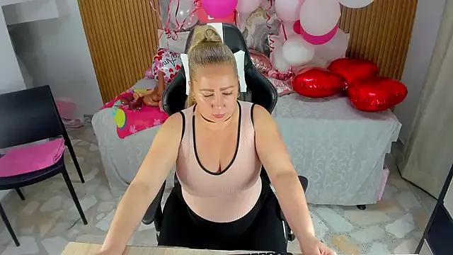 Danna_topless on StripChat 