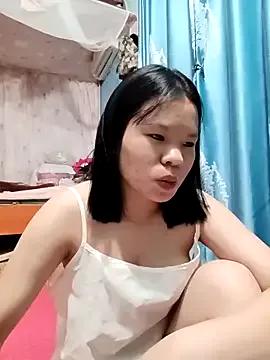emyeuhss on StripChat 