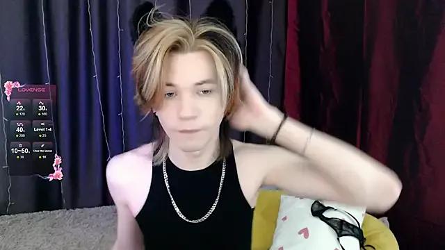 StripChat evan_reinhart is Freechat evan_reinhart — take off my top