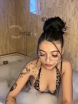 Avatar of Foxy_Rosee