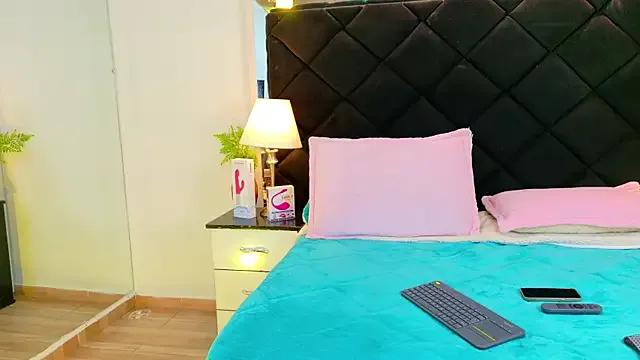 Freechat Holly_Brensonexx_ on StripChat