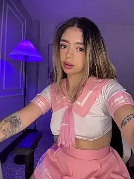 Avatar of HoneyMollyX