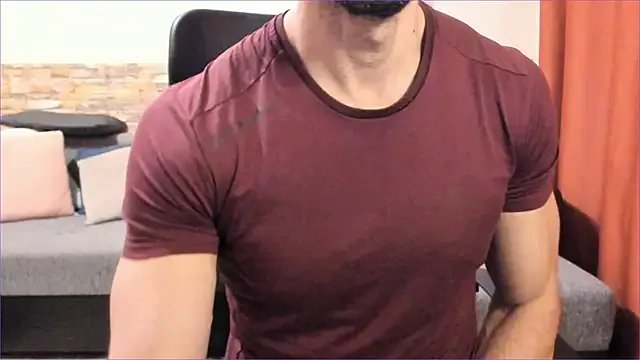 HotHunkTrainer on StripChat 