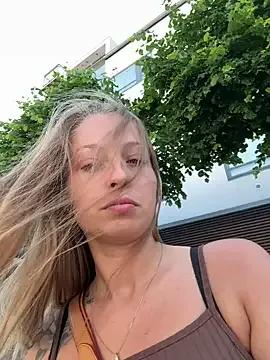 Hr_Fru_Olsen from StripChat is Freechat