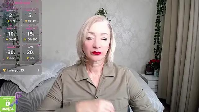 StripChat hunters_woman  is Freechat  hunters_woman — show bare shoulders