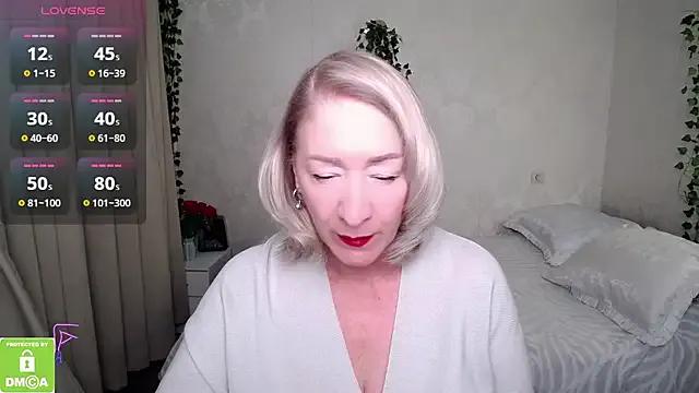 Freechat hunters_woman on StripChat