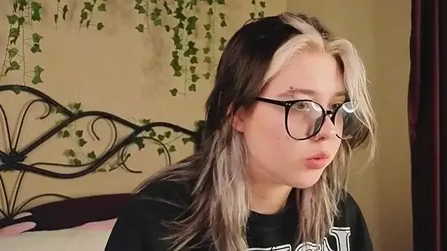 StripChat IrisSoCute  is Freechat  IrisSoCute — awww pinch my sexy nipples