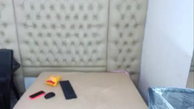 Freechat JessicaHott01 on StripChat