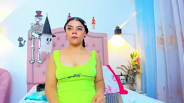 StripChat JulieeHabubu  is Freechat  JulieeHabubu — Bra Off