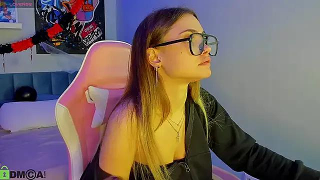 StripChat KarinaBroks  is Freechat  KarinaBroks — air kiss and wink