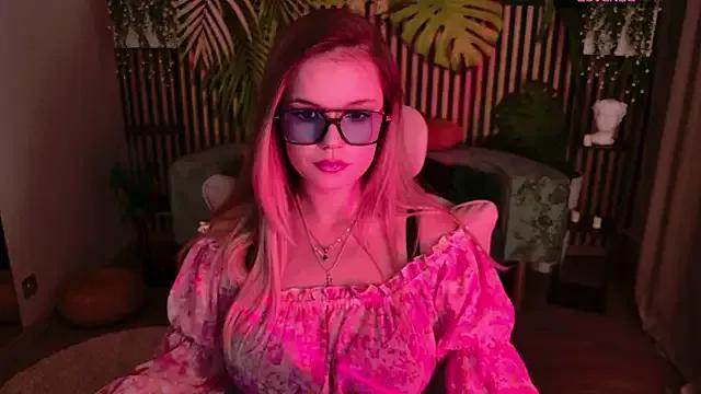 KellyHayden on StripChat 