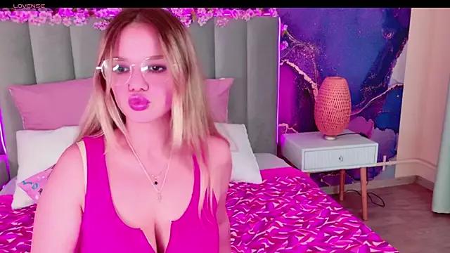 KellyHayden on StripChat 