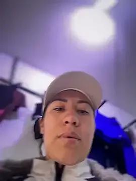 Freechat kim_monti on StripChat