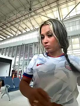 KIMBERLYPULIDO — Tetas en el aeropuerto