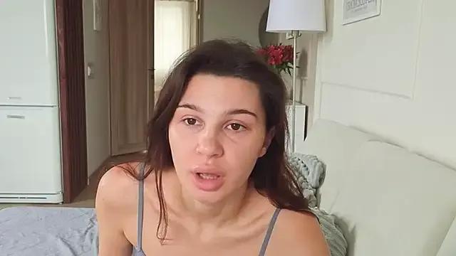 Freechat KristineEsme on StripChat