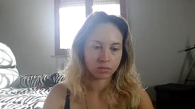 StripChat L_Sofia is Private L_Sofia — Mi tolgo le mutandine