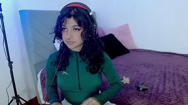 Avatar of larah_uwu