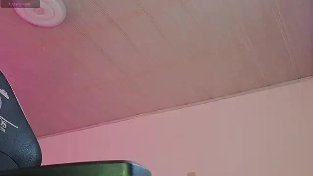 StripChat Laylafoxy_tay  is Freechat  Laylafoxy_tay — fingers pussy close