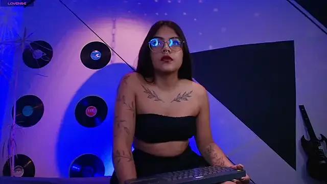 Freechat Lilith_and_Khloe on StripChat